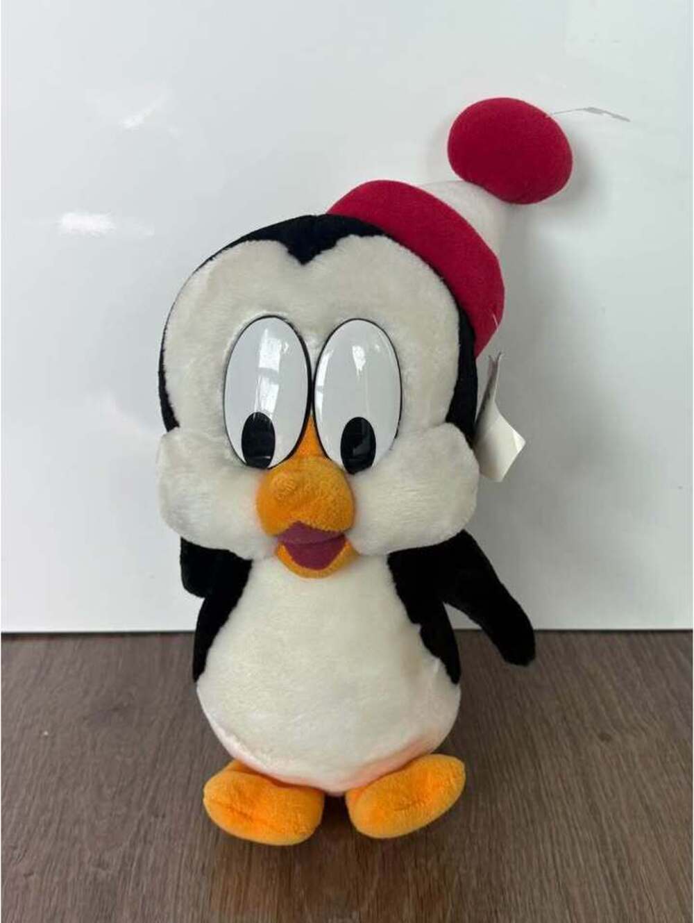 Universal Studios theme park Chilly Willy Penguin Plush Vintage 90s New With Tag